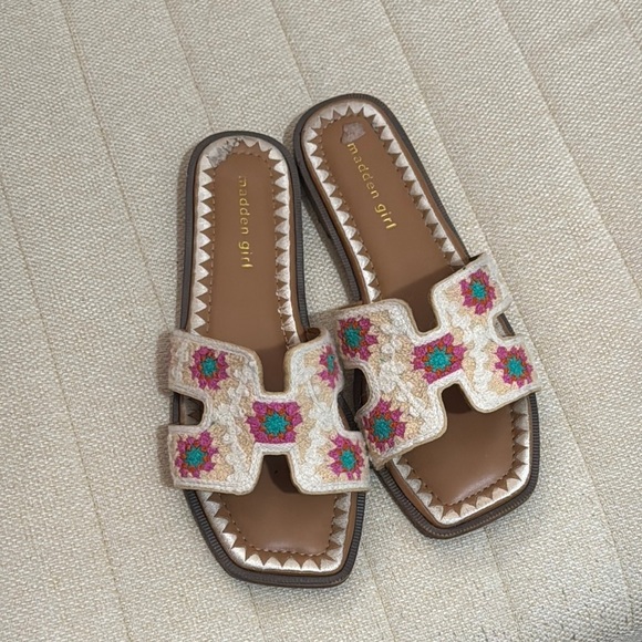 Madden Girl Cream and Pink Sandals with H-Shaped Strap - Picture 1 of 4